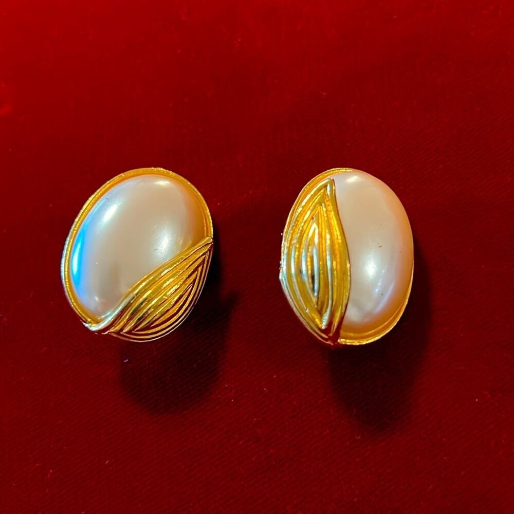 Vintage Large Clip On  Earrings